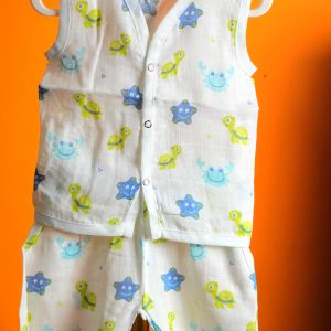 Star & Turtle print-sleeve less set