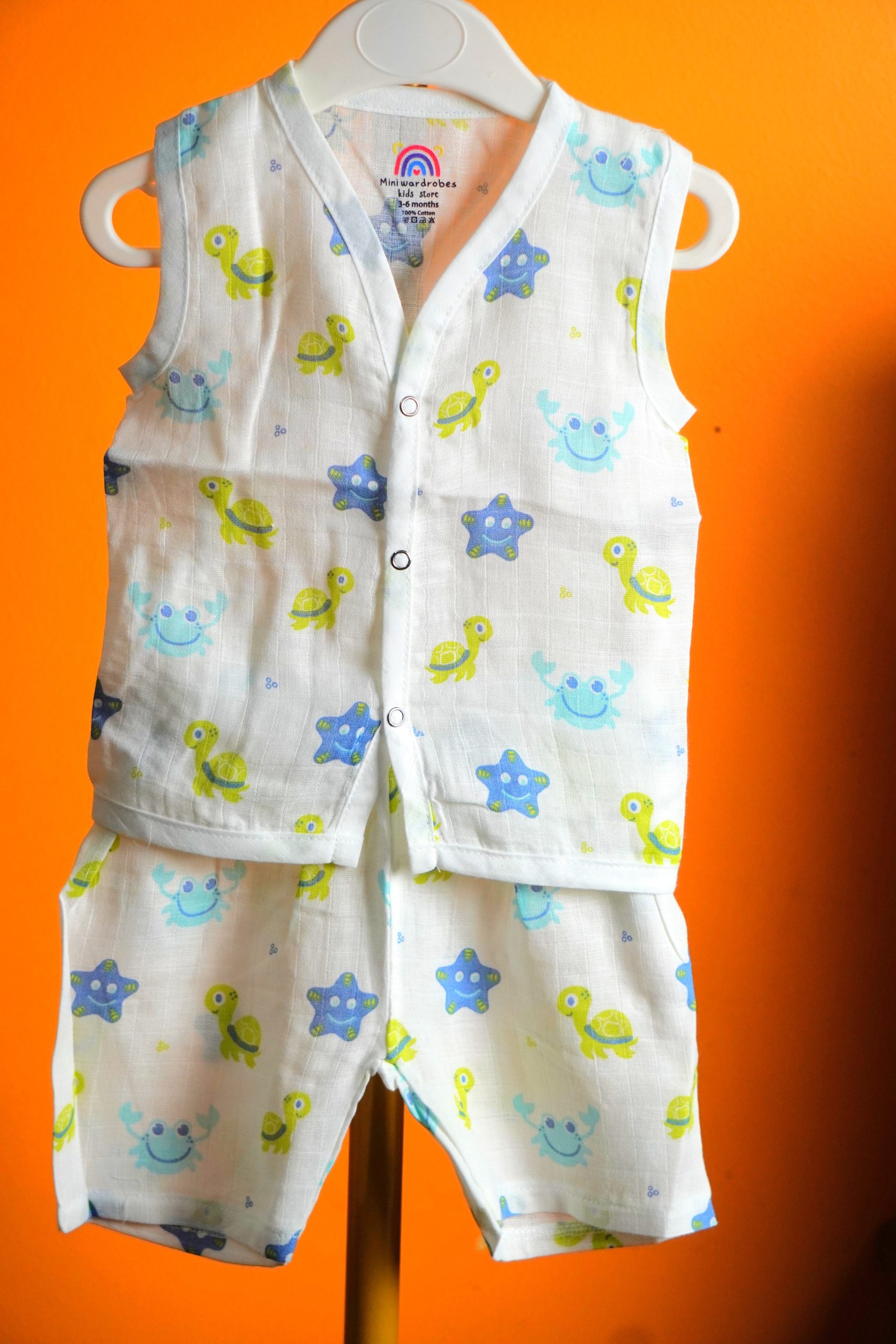 Star & Turtle print-sleeve less set