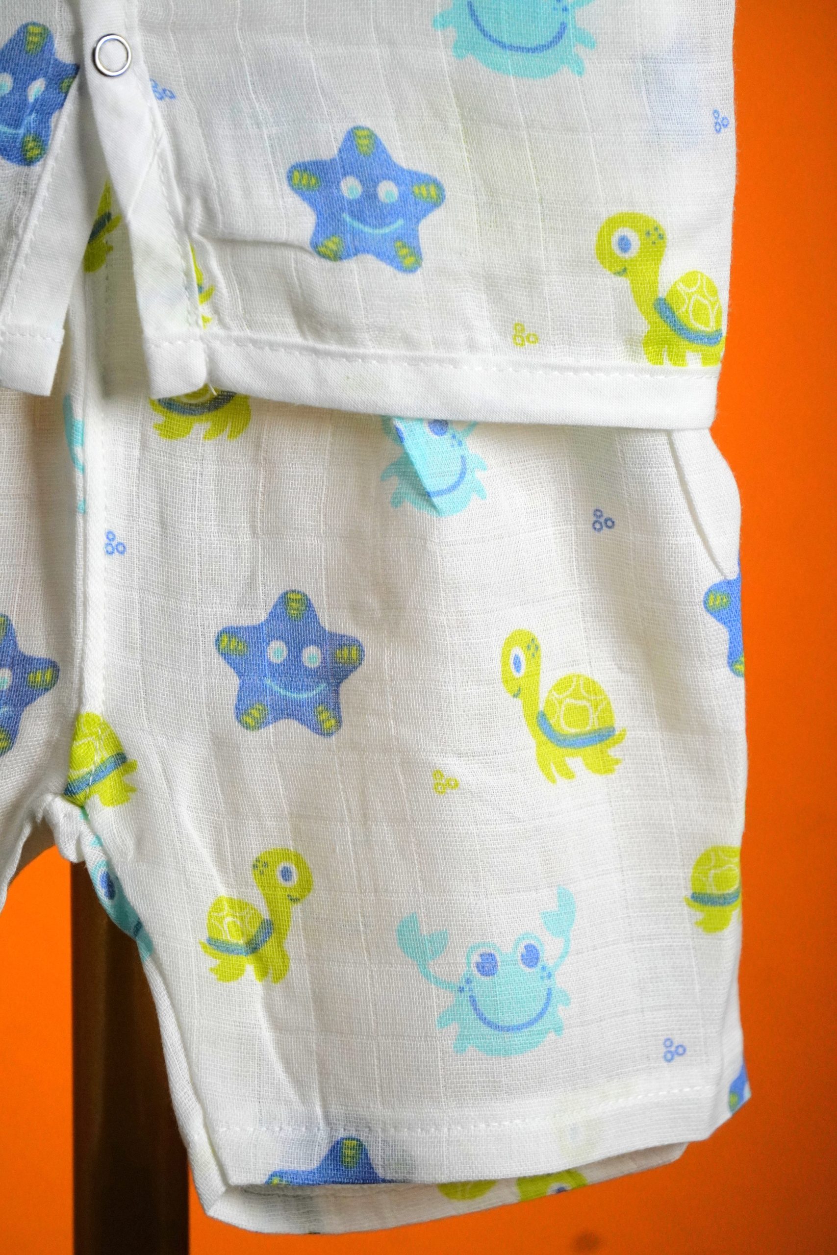 Star & Turtle print-sleeve less set - Image 4