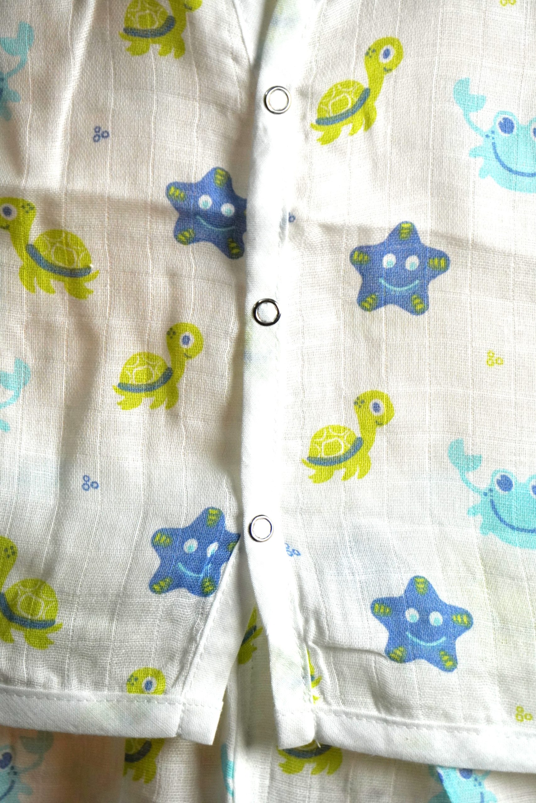 Star & Turtle print-sleeve less set - Image 3