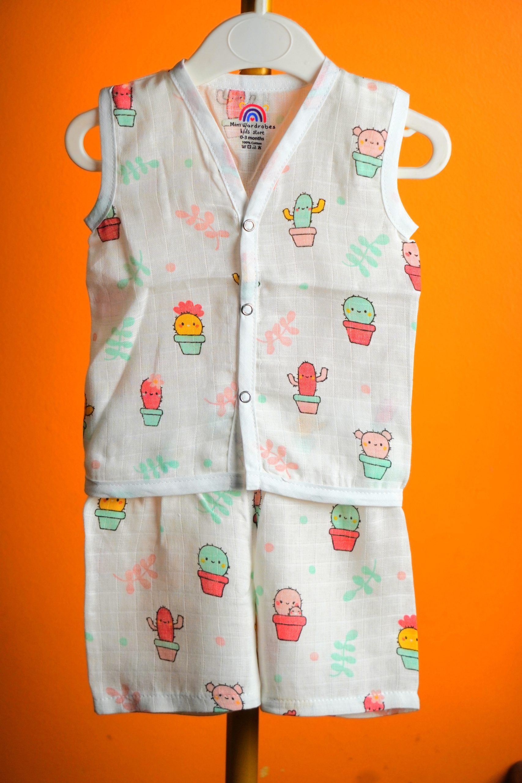 Cactus print-Sleeve less set