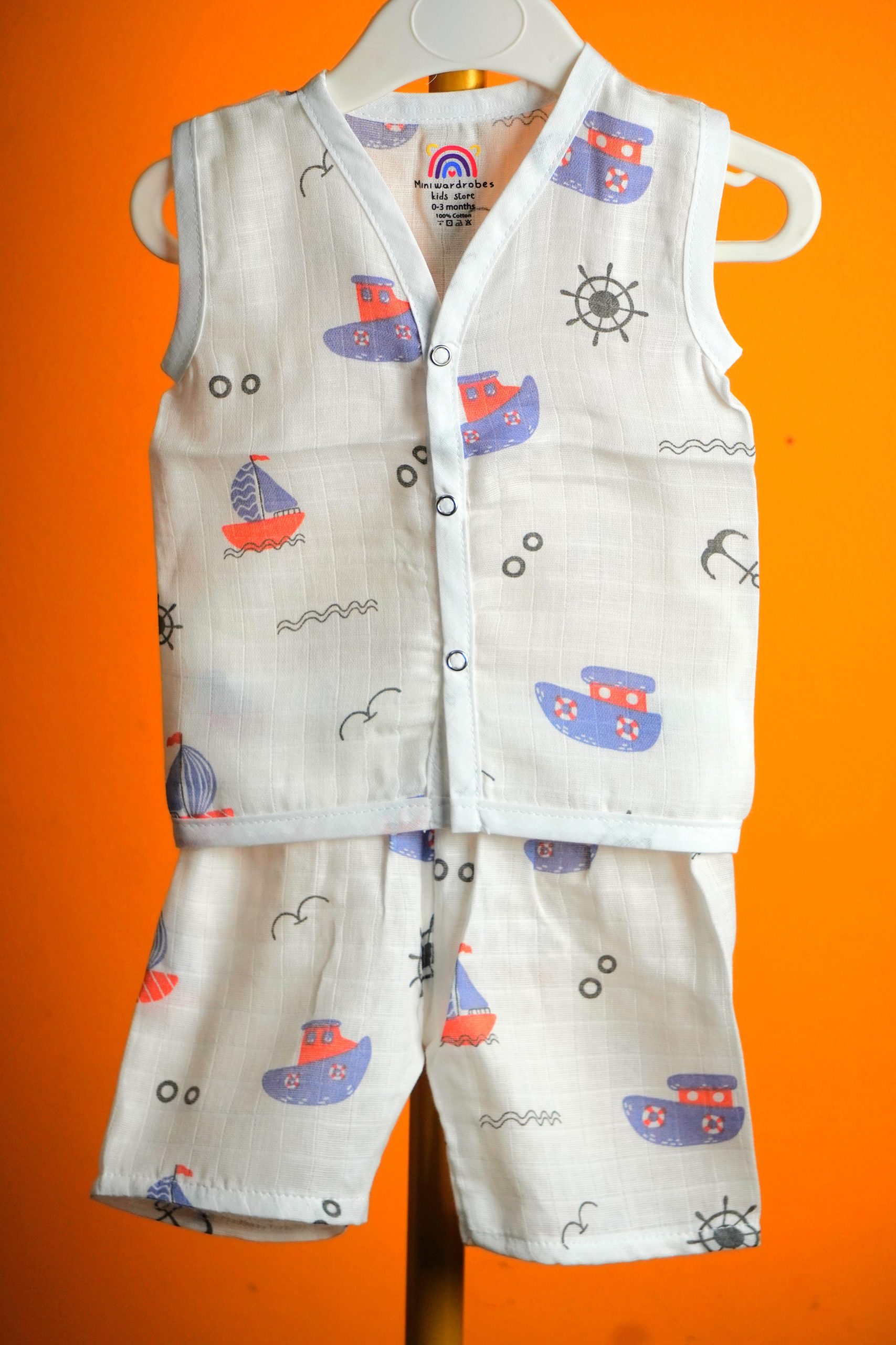 Little Boats print-Sleeve less set