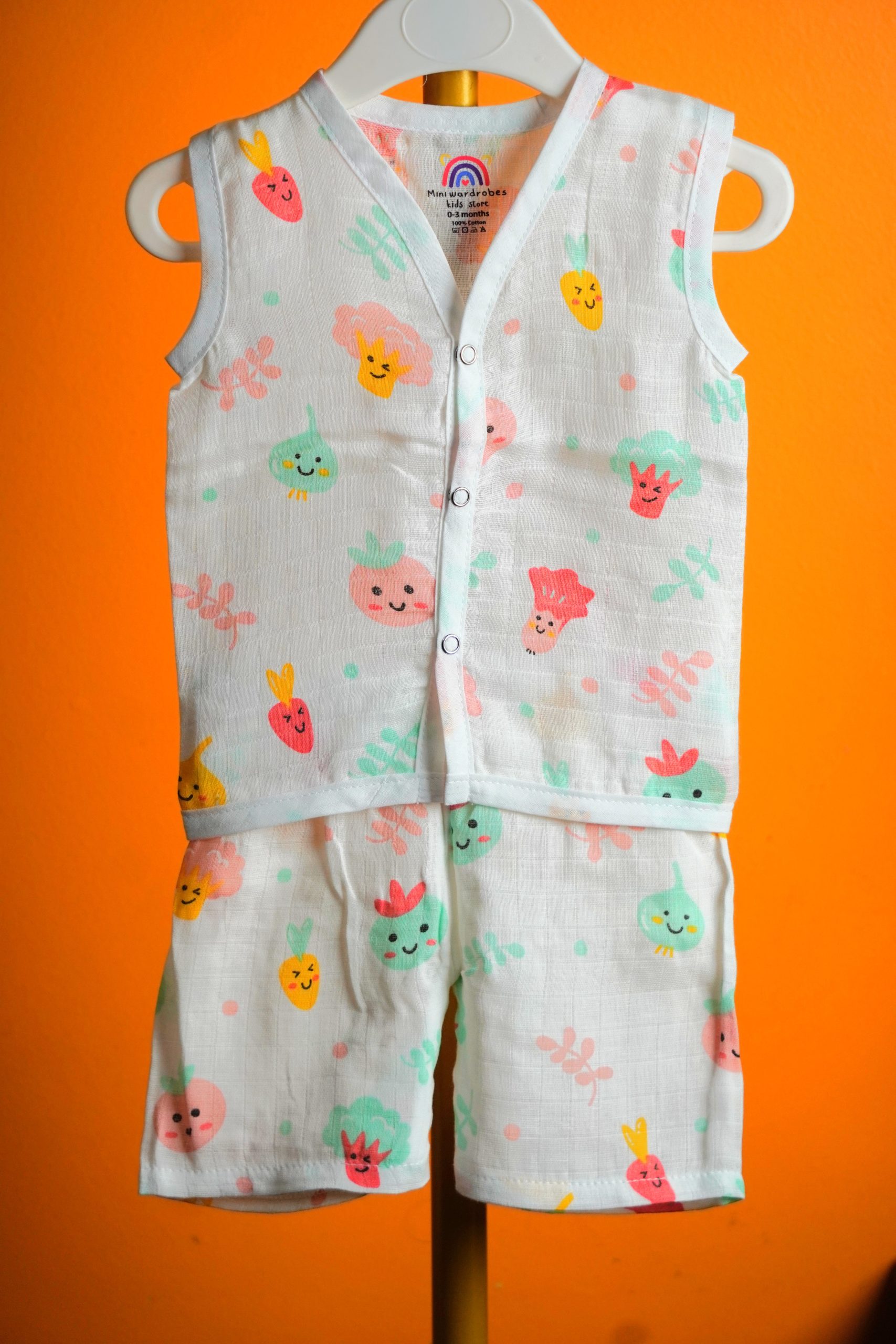 Veggies print-Sleeve less set