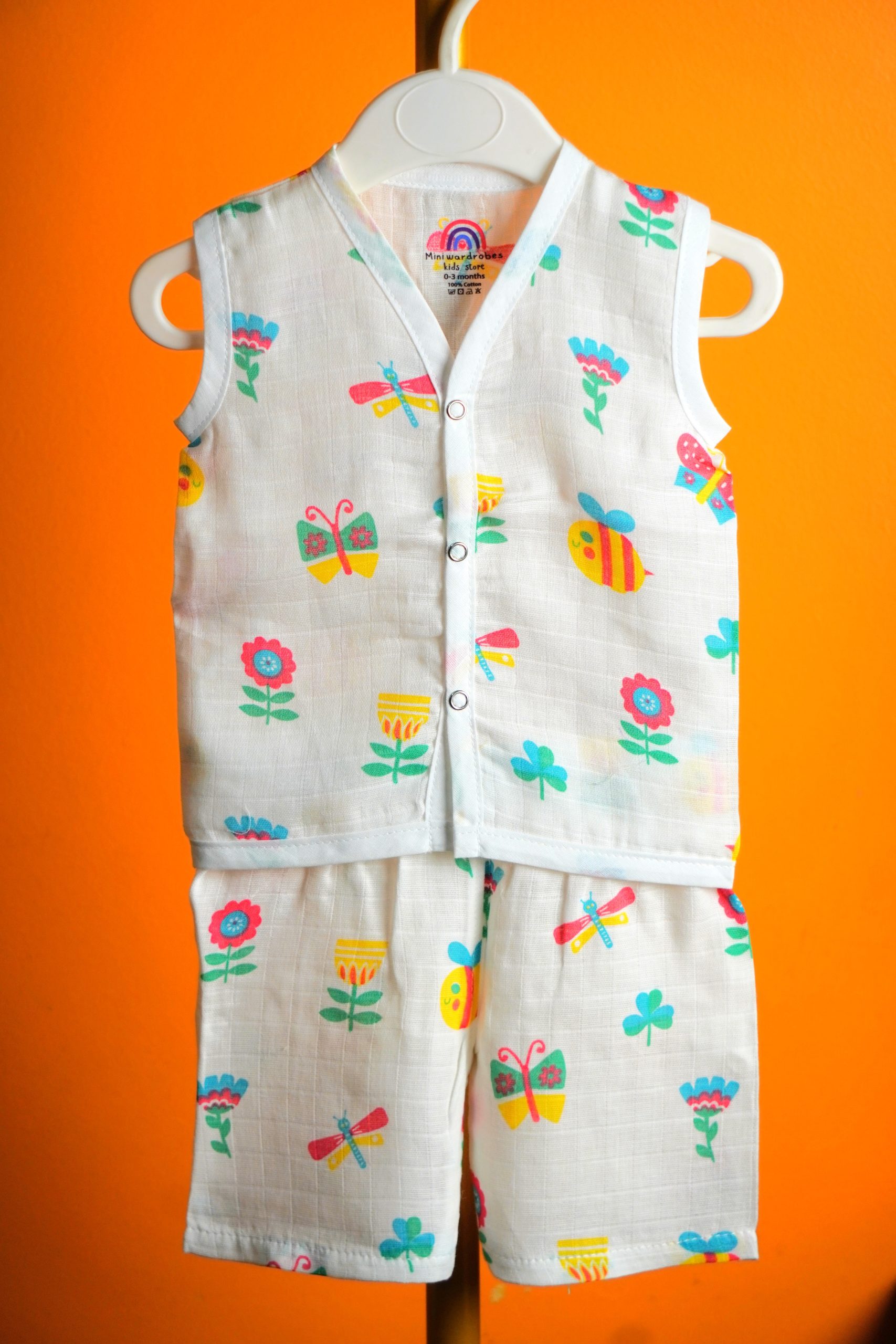 Flower bee print-Sleeve less set