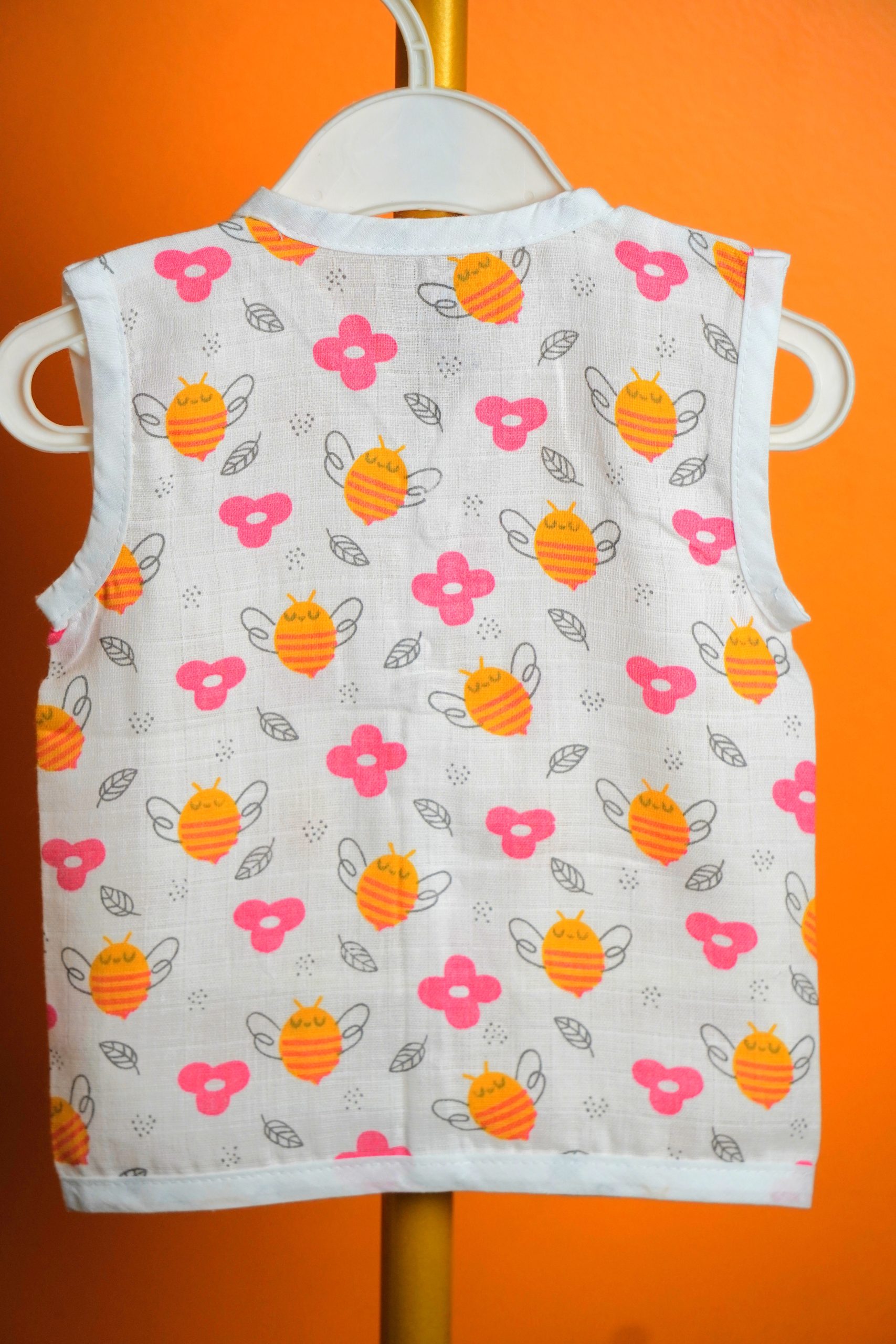 Honey Bee Print-Muslin Jabla - Image 3